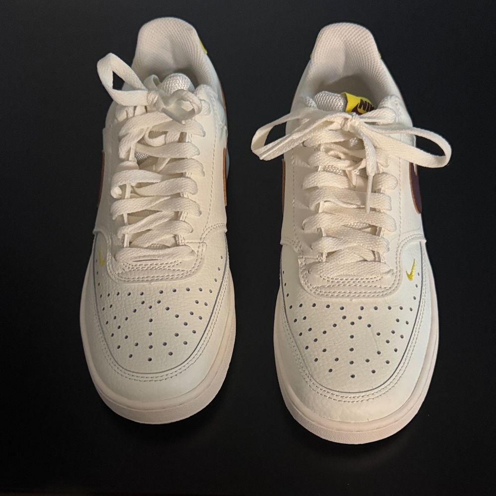 Nike Kids Sneakers in White and Yellow